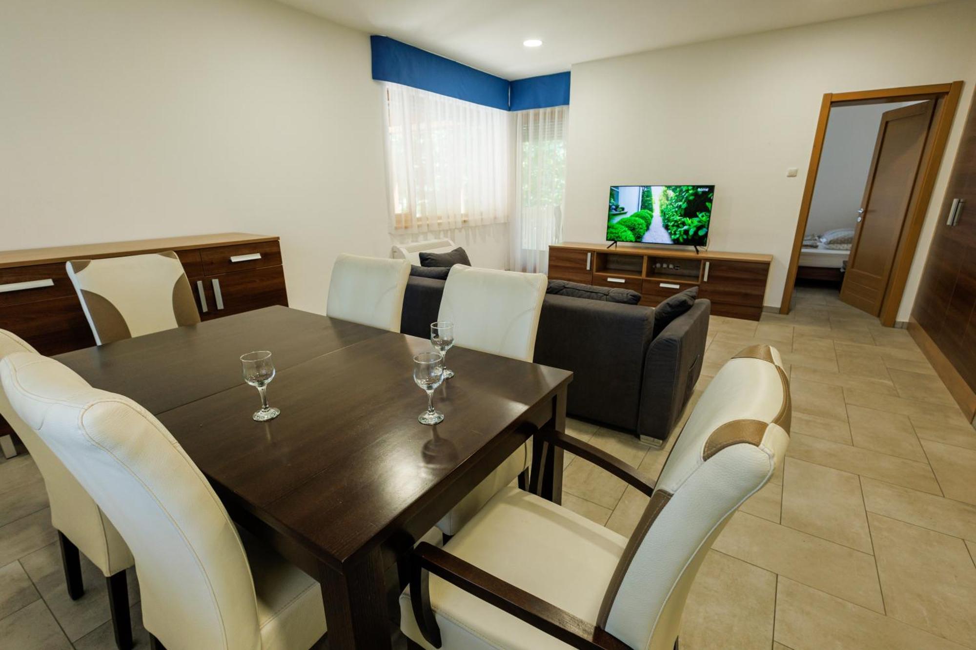 Jacht Apartmanok Balatonfured Exterior photo