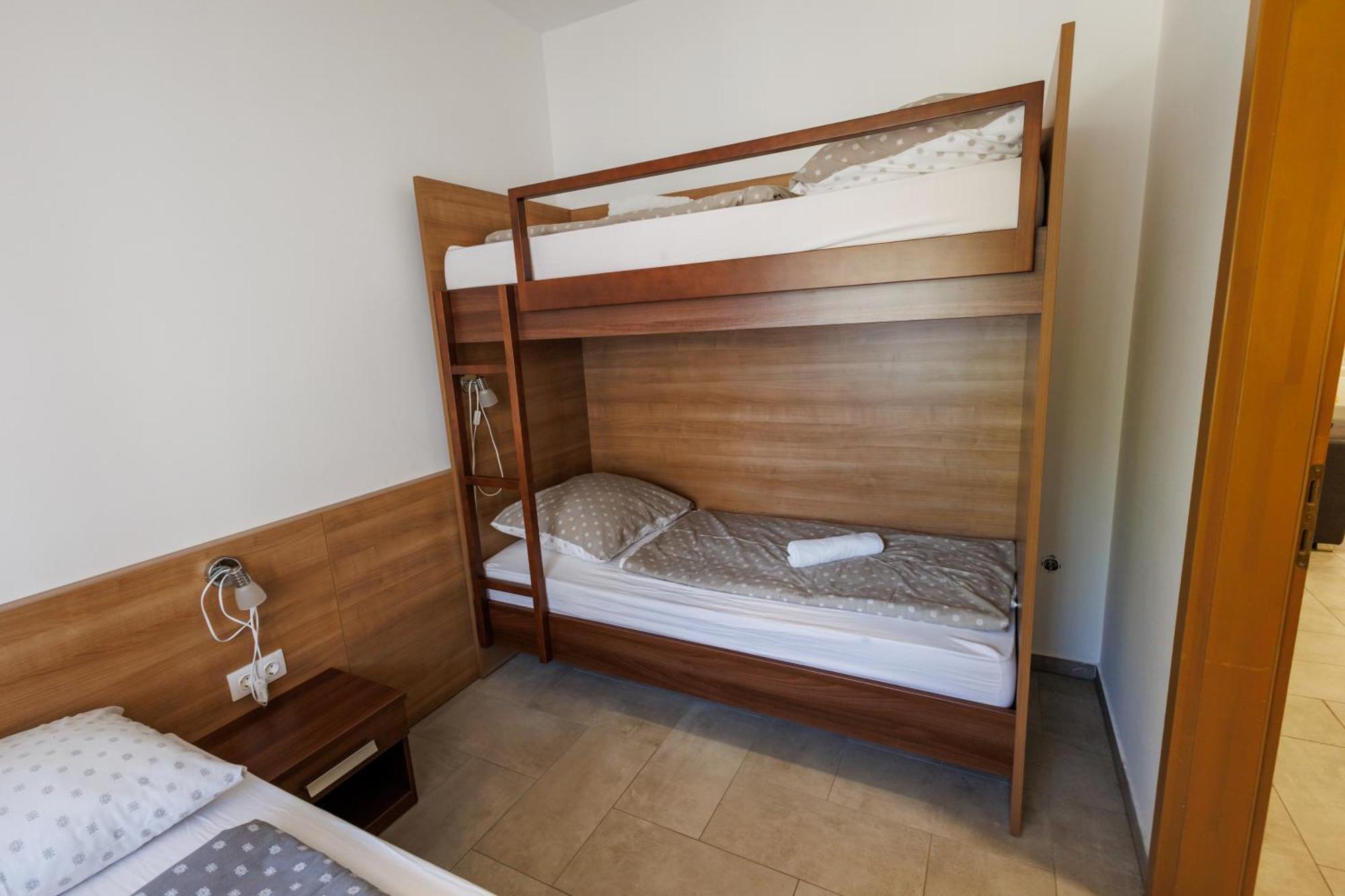 Jacht Apartmanok Balatonfured Exterior photo