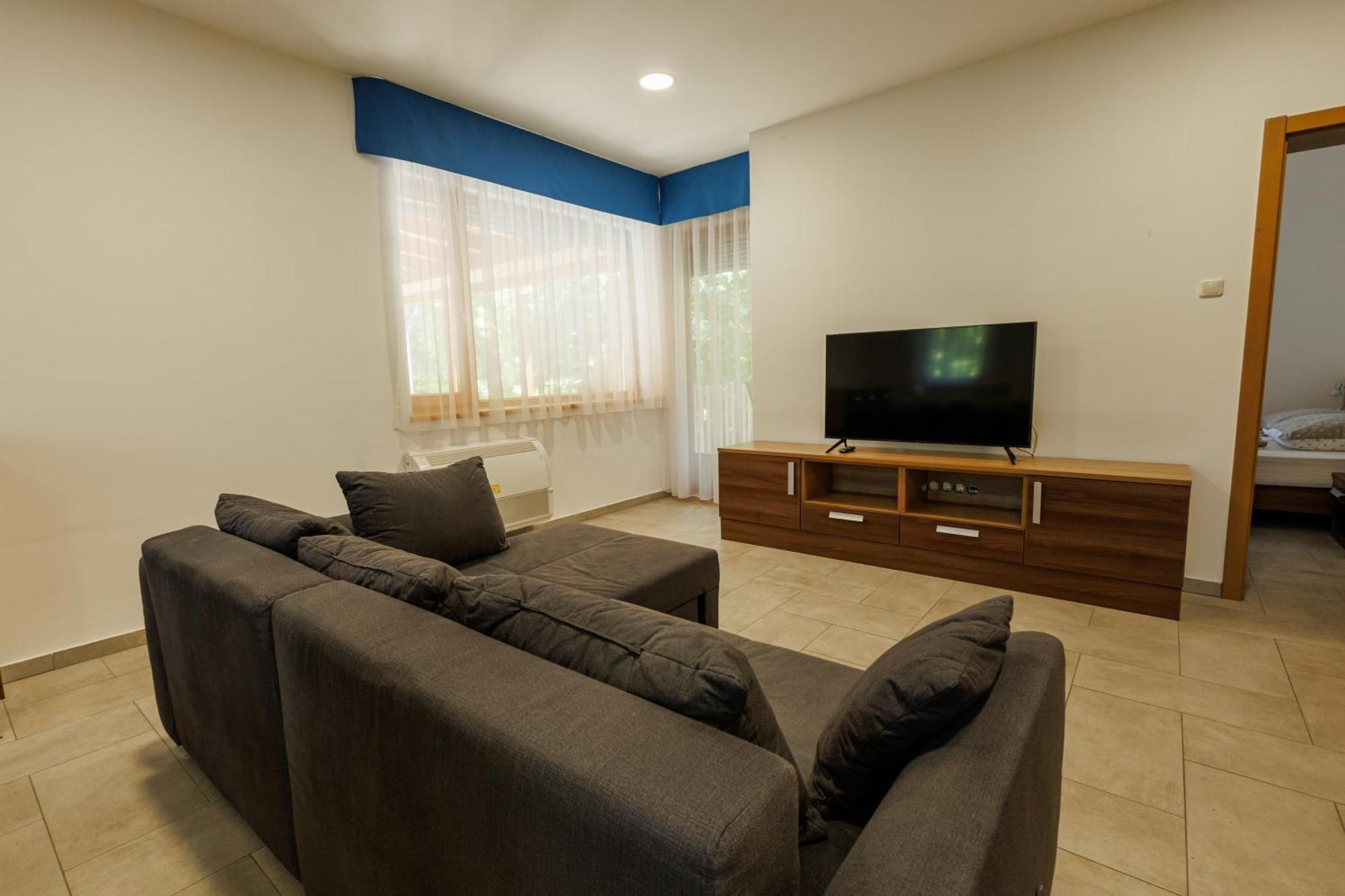 Jacht Apartmanok Balatonfured Exterior photo