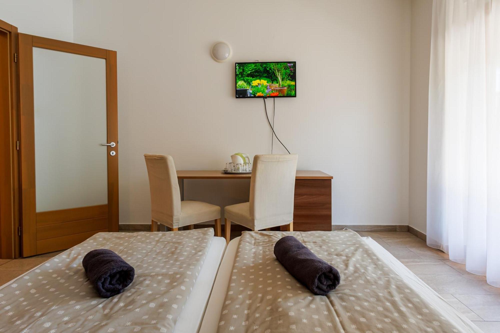 Jacht Apartmanok Balatonfured Exterior photo