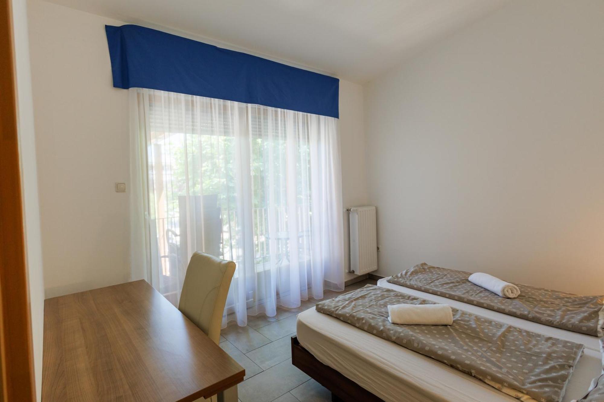 Jacht Apartmanok Balatonfured Exterior photo