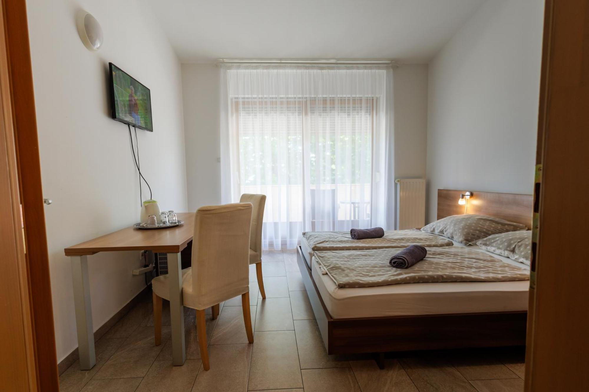 Jacht Apartmanok Balatonfured Exterior photo