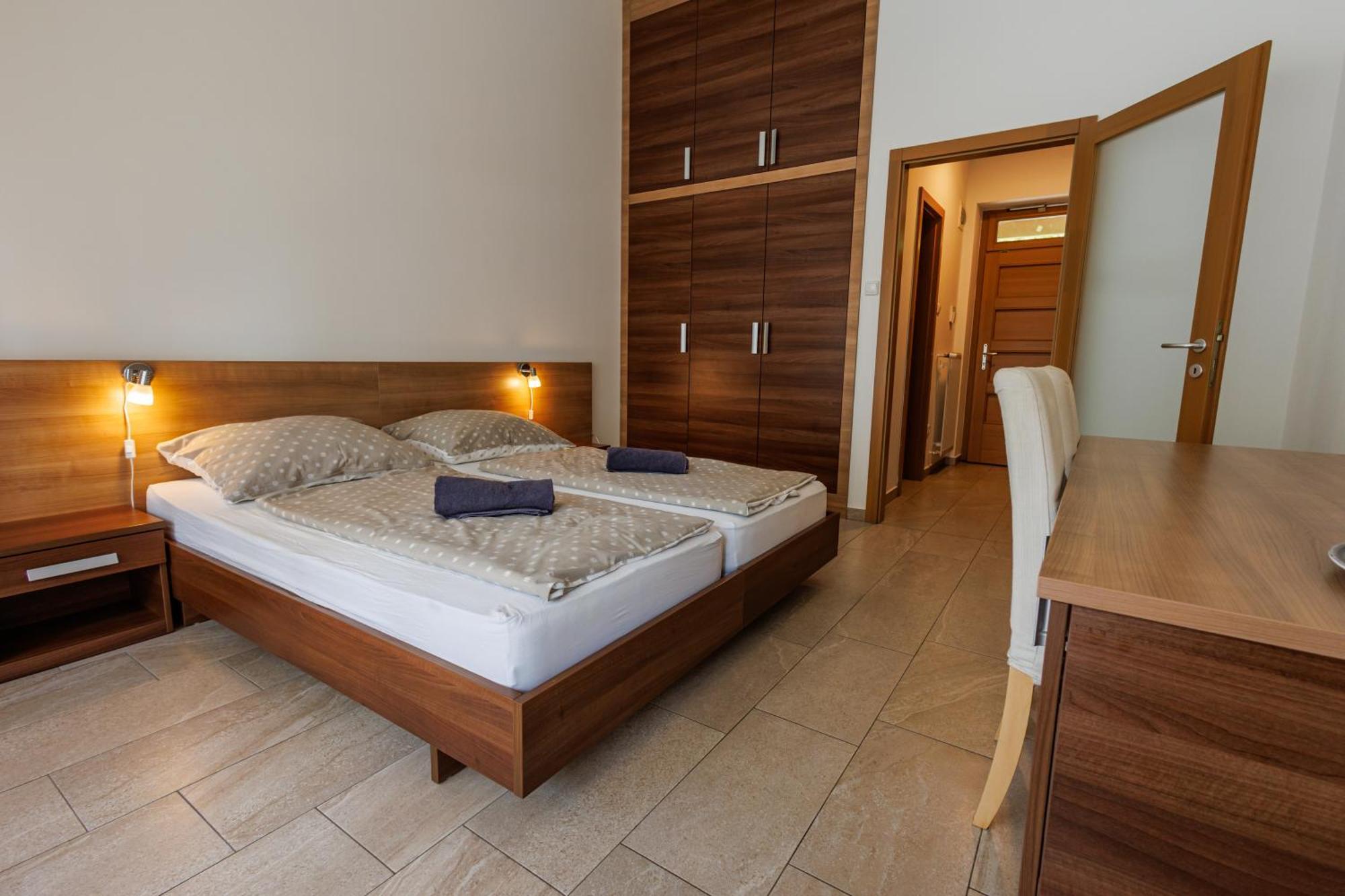 Jacht Apartmanok Balatonfured Exterior photo