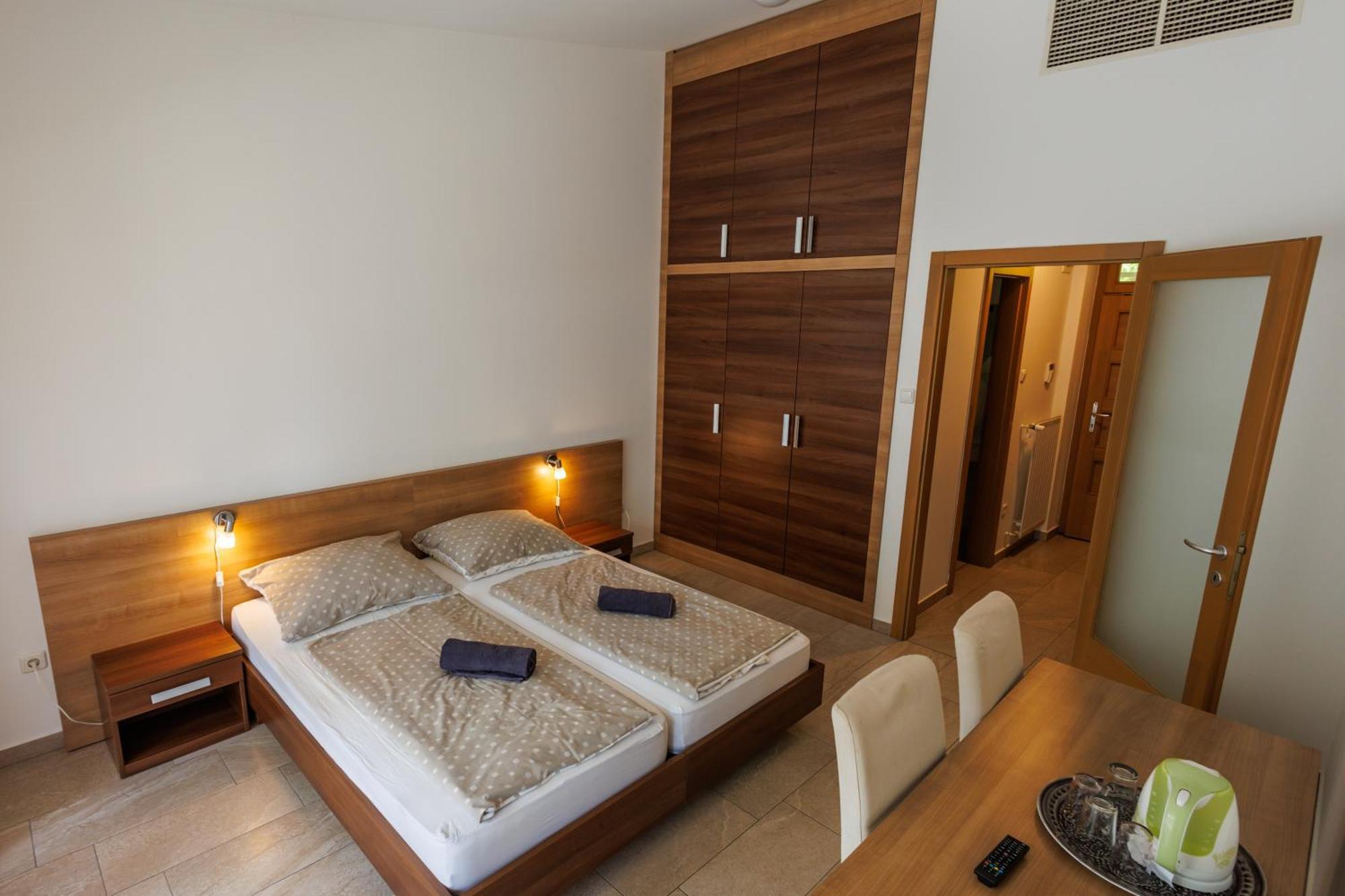 Jacht Apartmanok Balatonfured Exterior photo