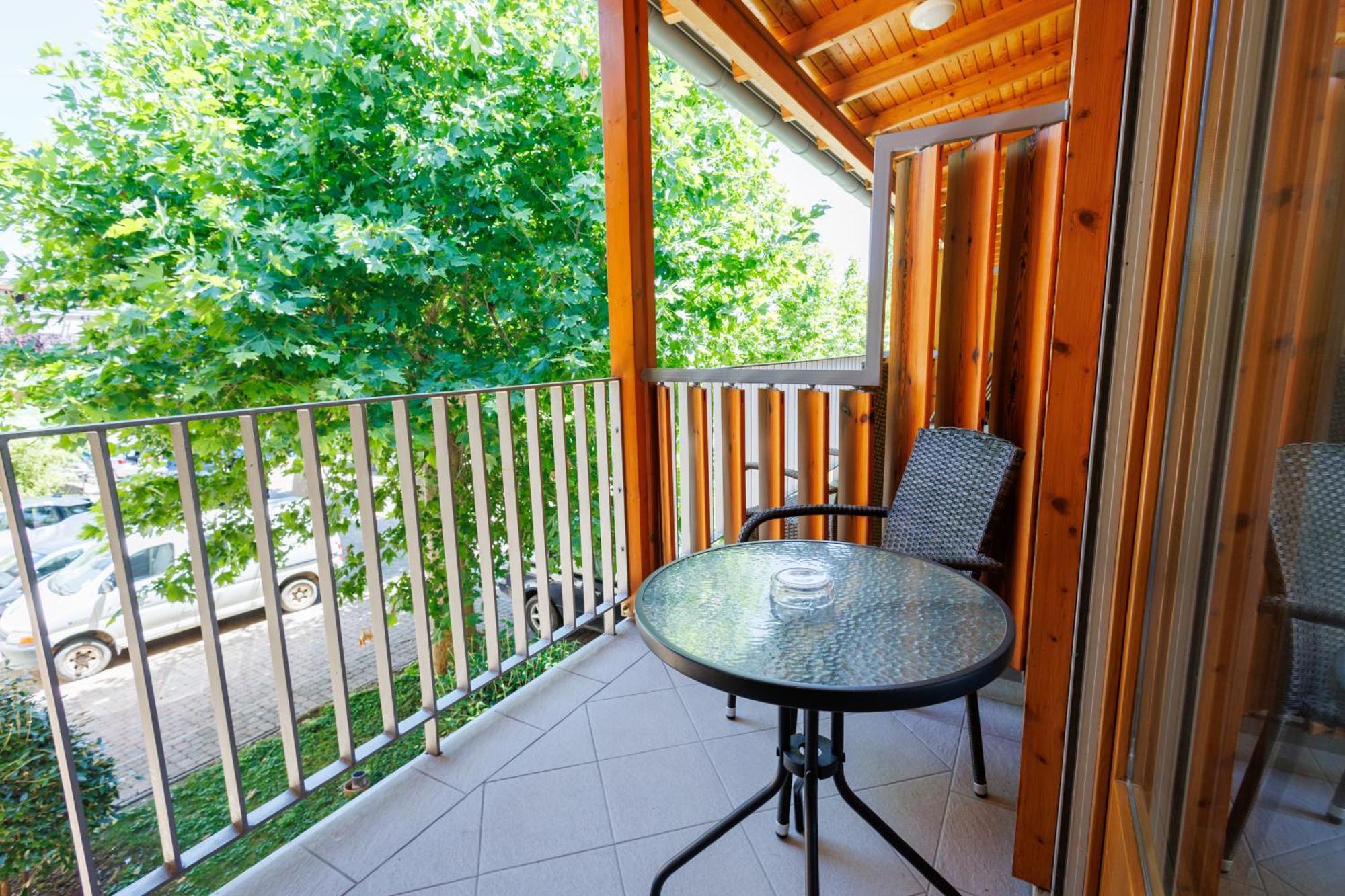 Jacht Apartmanok Balatonfured Exterior photo