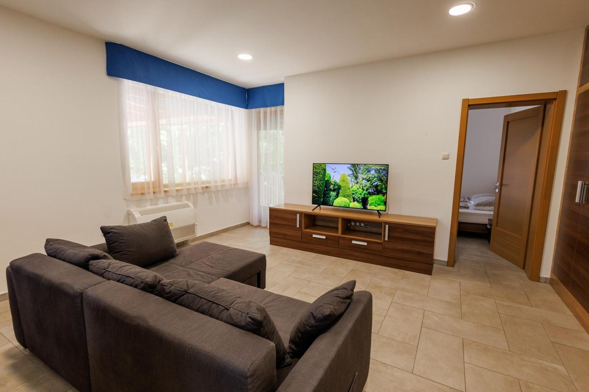 Jacht Apartmanok Balatonfured Exterior photo