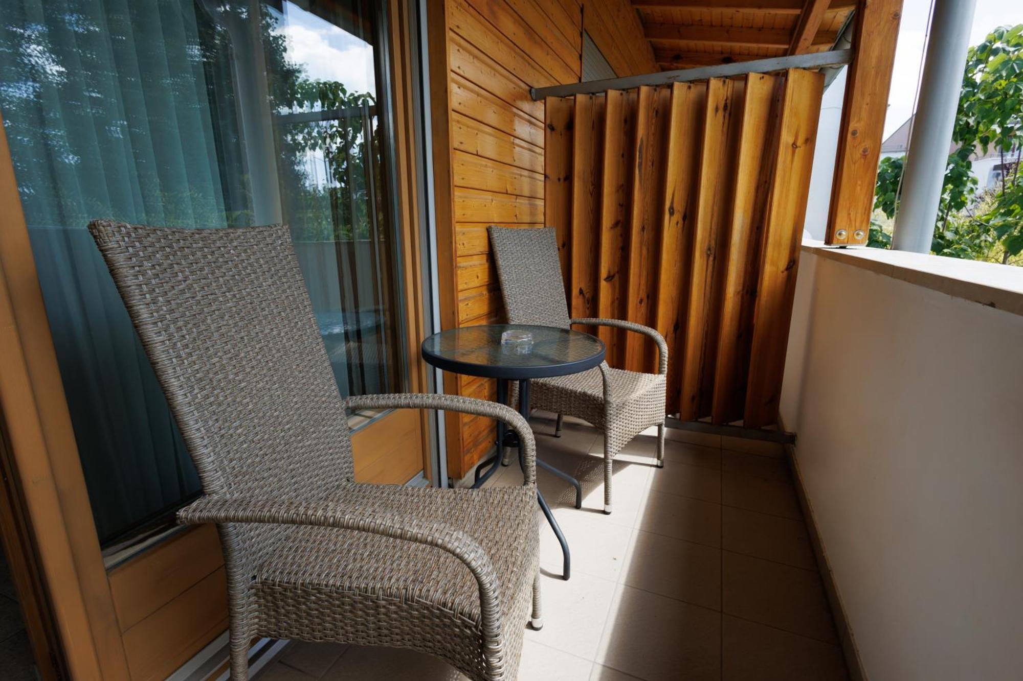 Jacht Apartmanok Balatonfured Exterior photo