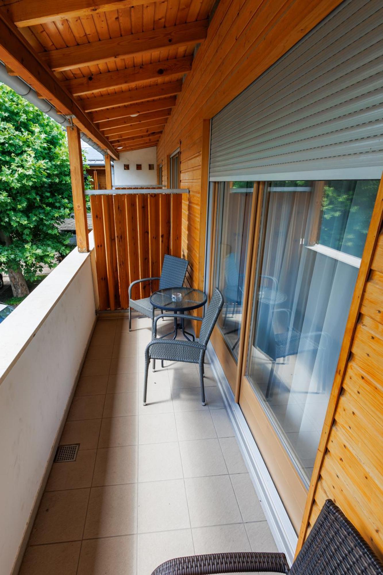 Jacht Apartmanok Balatonfured Exterior photo